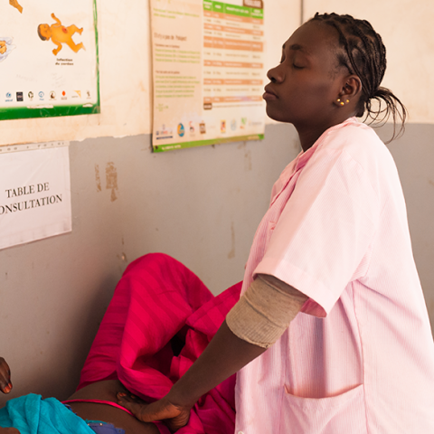Photo by Clément Tardif for IntraHealth International.