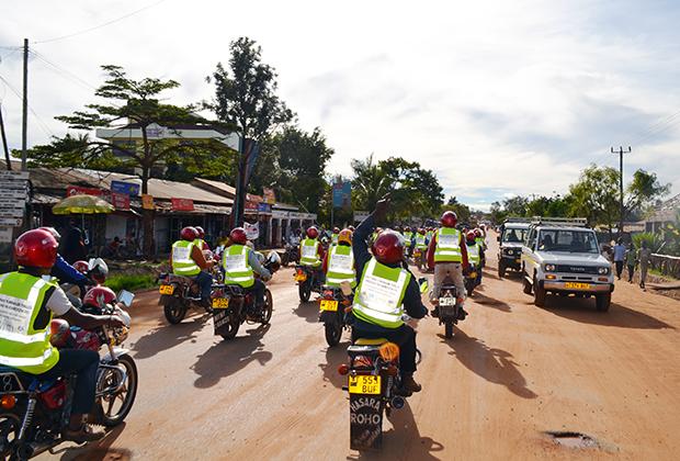 The drivers’ motorcycles and year-round income—unusual in Kahama, where many livelihoods are based on seasonal farm work—make the boda boda drivers popular in the community. Many younger boys look up to them.