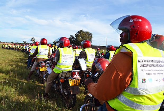 More than 400 boda boda (or motorcycle taxi) drivers gathered in Kahama town, Tanzania, last month to learn about motorcycle safety and male circumcision.