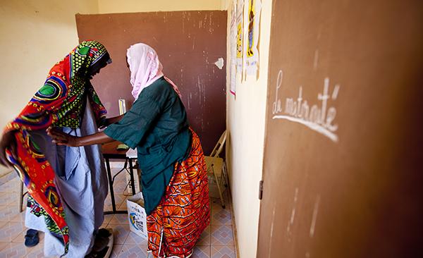 Health worker with client in Mali