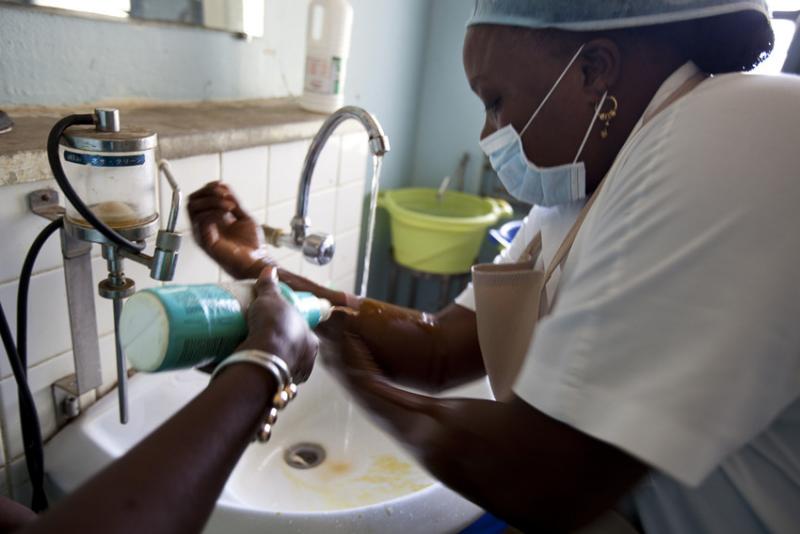 Some of the most cost-effective ways to prevent illness and death are to ensure health facilities have adequate sanitation facilities and supplies, and to train health workers in hand-hygiene practices.
Kaolack, Senegal. Health workers prepare for emergency operation