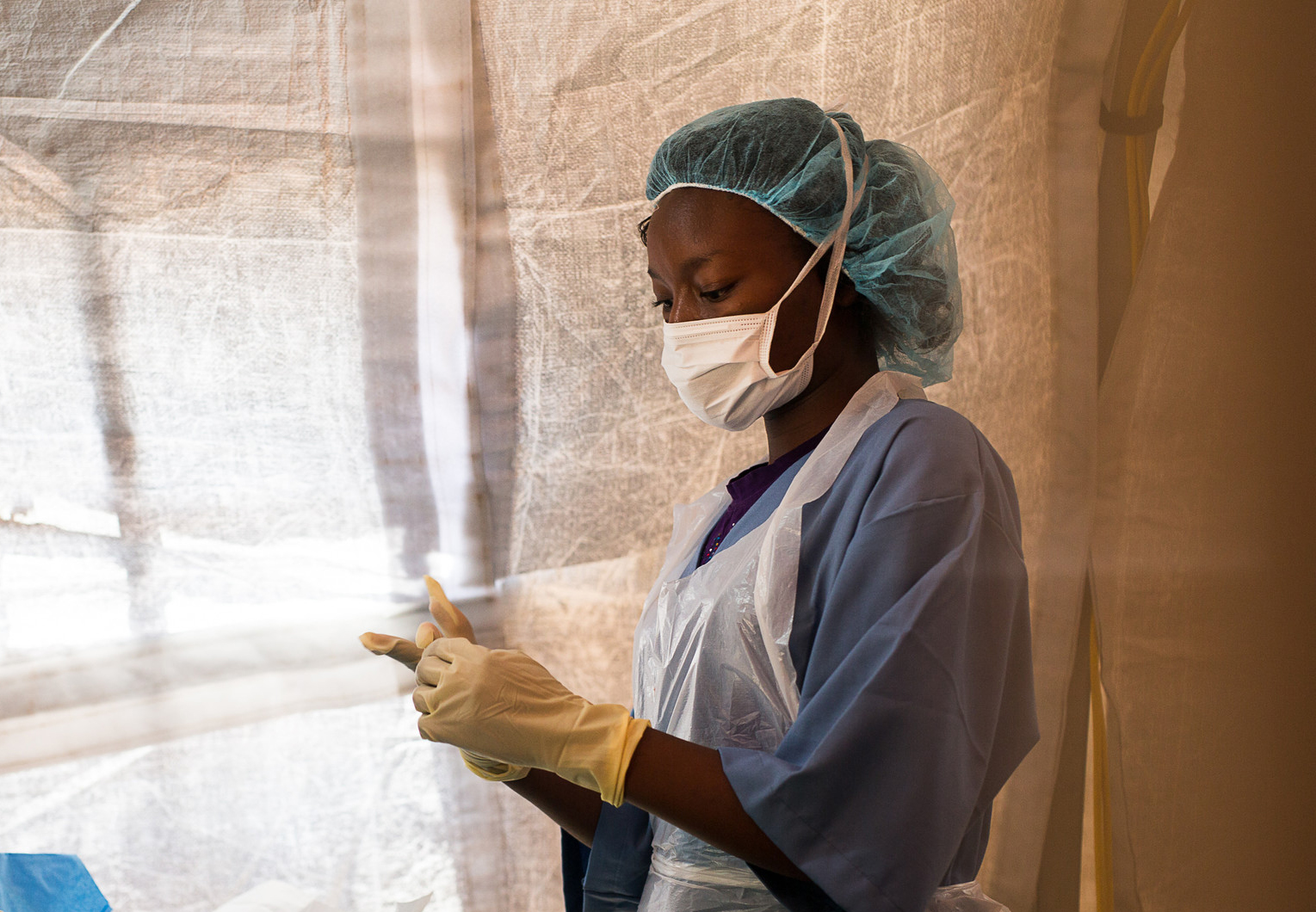 A health worker at an IntraHealth-supported mobile clinic in Shinyanga, Tanzania. Photo by Trevor Snapp for IntraHealth International. 